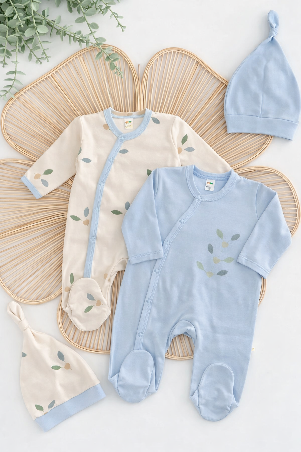 طقم حديثي الولادة بطبعة أوراق لطيفة – قطعتان مع قبعة