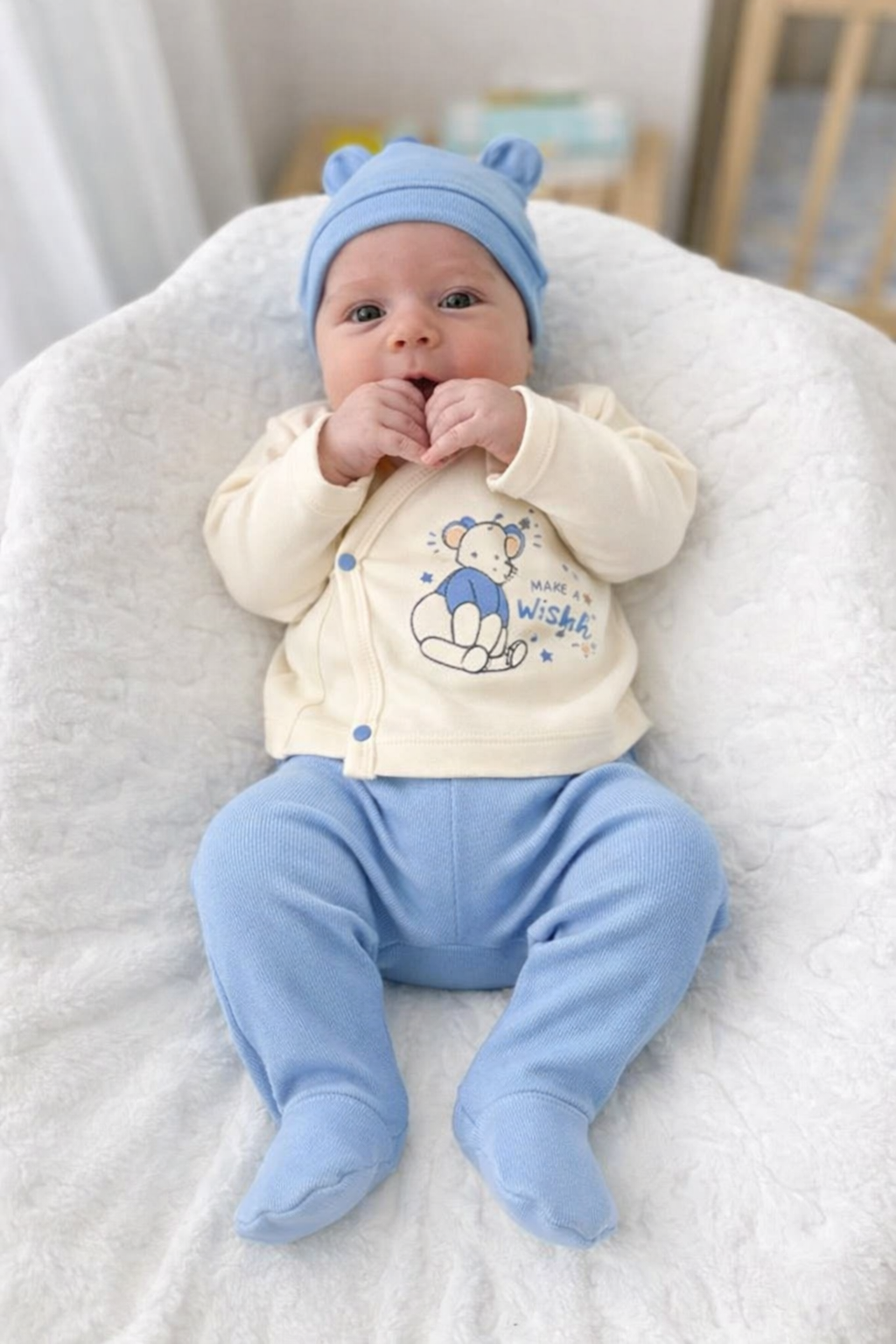 🧵 طقم بيبي قطن 100% بطبعة ويني الدب – تصميم ناعم ومريح