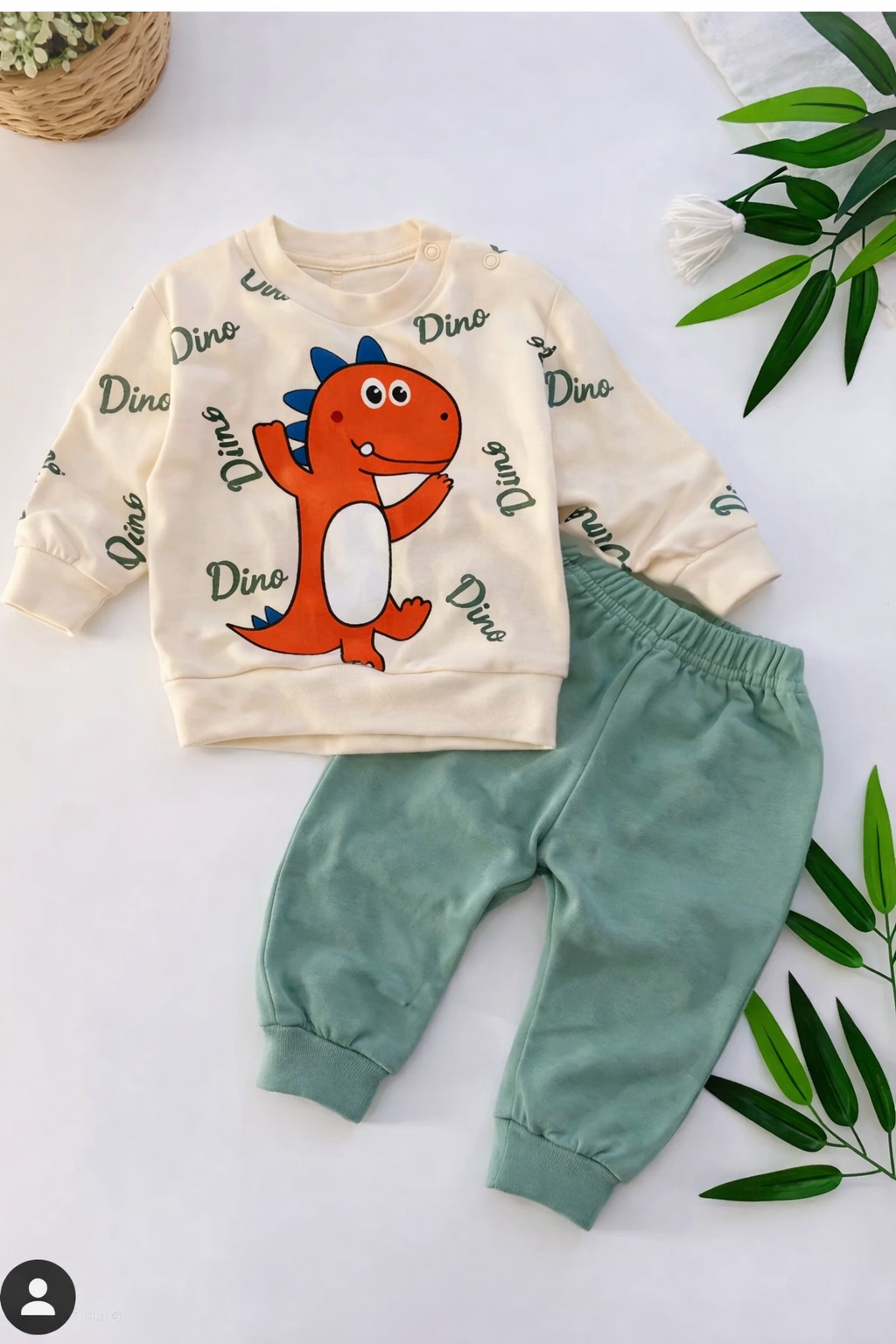طقم بتصميم الديناصور Dino المرح