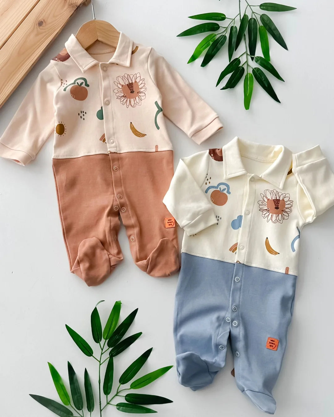 طقم بيبي من قطعتين بألوان طبيعية وتصميم  مرح