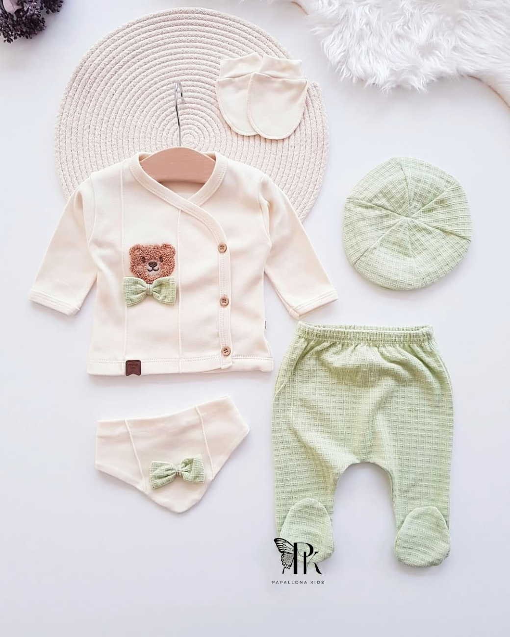 طقم بيبي حديث الولادة 5 قطع – تصميم دب لطيف وخامة مريحة 👶🧸