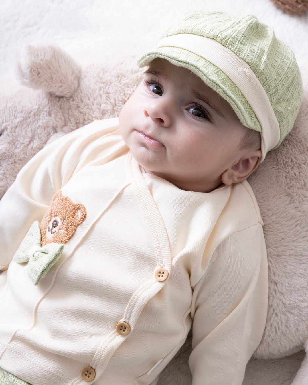 طقم بيبي حديث الولادة 5 قطع – تصميم دب لطيف وخامة مريحة 👶🧸