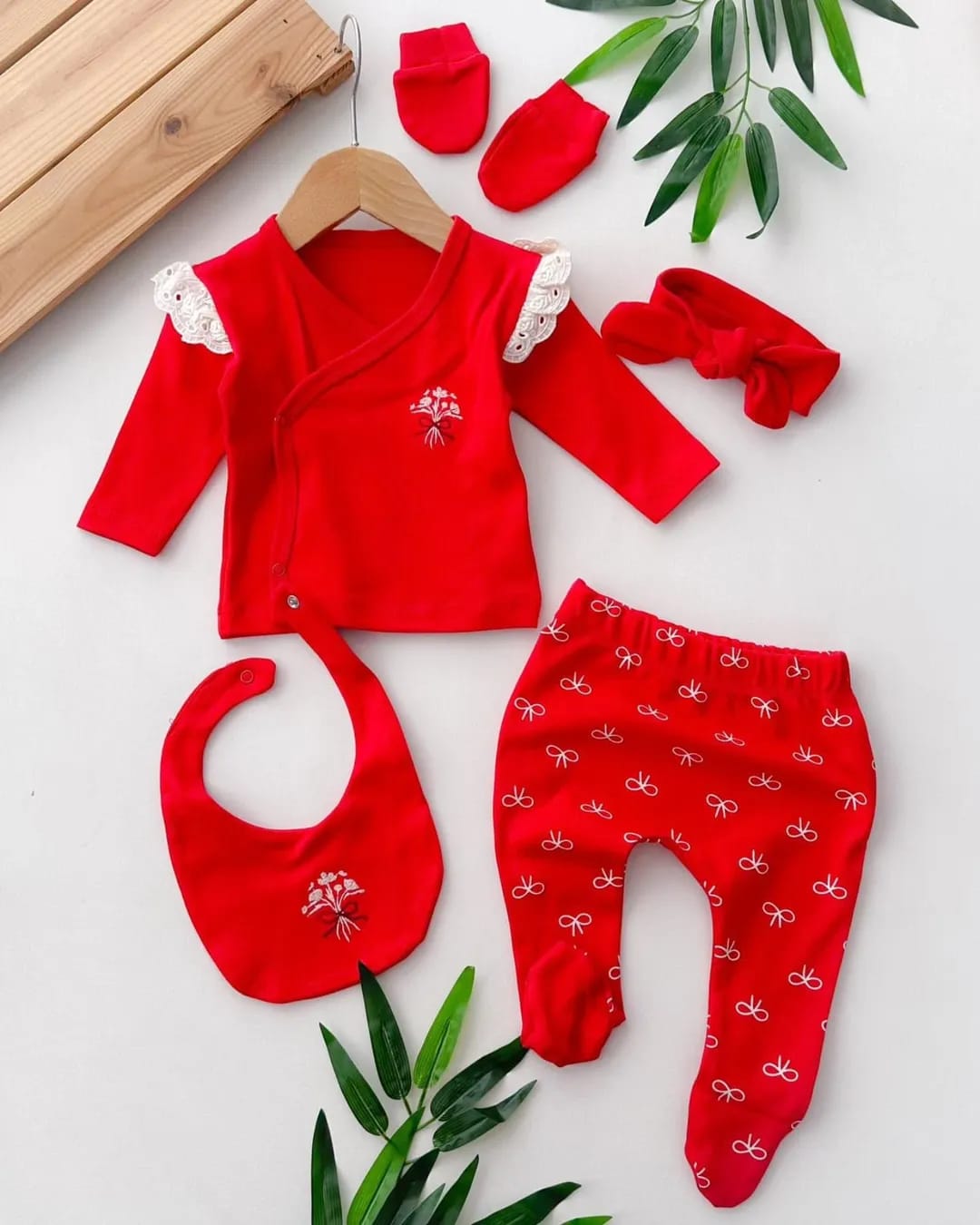 طقم بيبي بناتي 5قطع باللون الأحمر المشرق