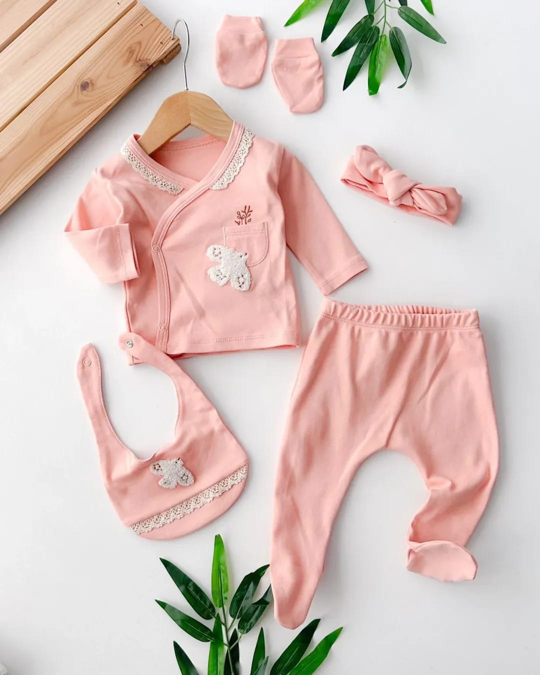 طقم بيبي بناتي 5 قطع باللون الوردي والسومون المزين بنورس