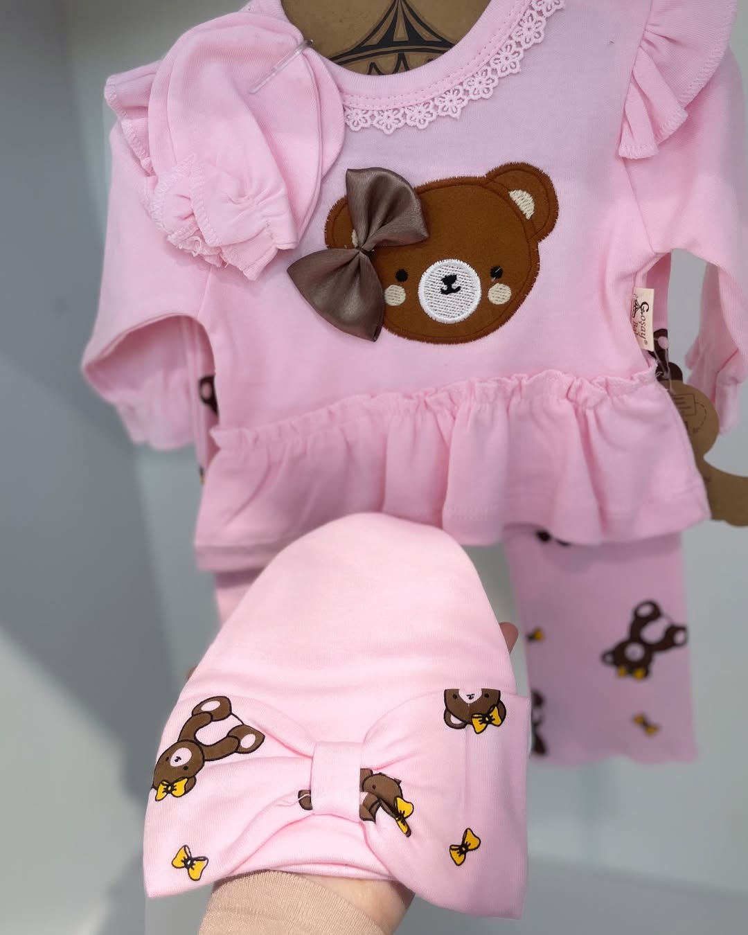 طقم بيبي كيوت بطبعة دبدوب – 5 قطع قطنية ناعمة 🧸✨