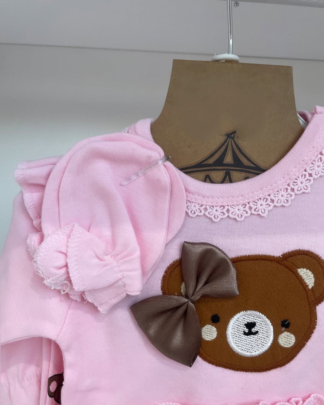 طقم بيبي كيوت بطبعة دبدوب – 5 قطع قطنية ناعمة 🧸✨