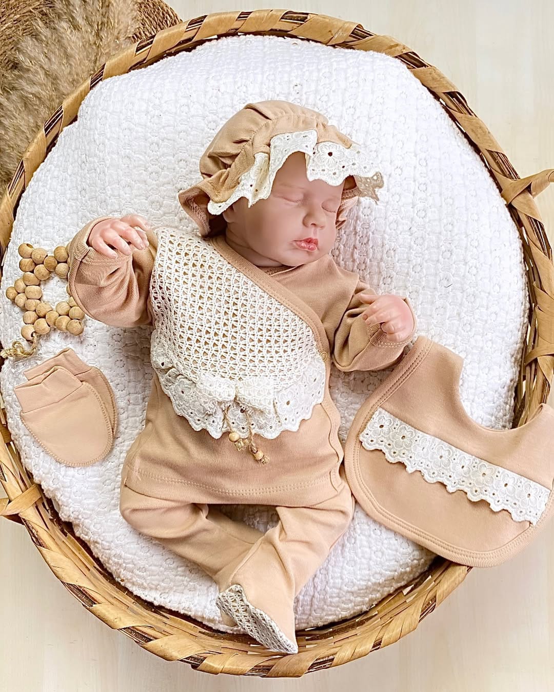 طقم ناعم وأنيق لمولودتك الصغيرة 💖