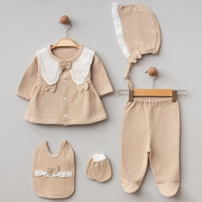 طقم بيبي بناتي 5 قطع باللون الوردي الفاتح مع قبعة دانتيل