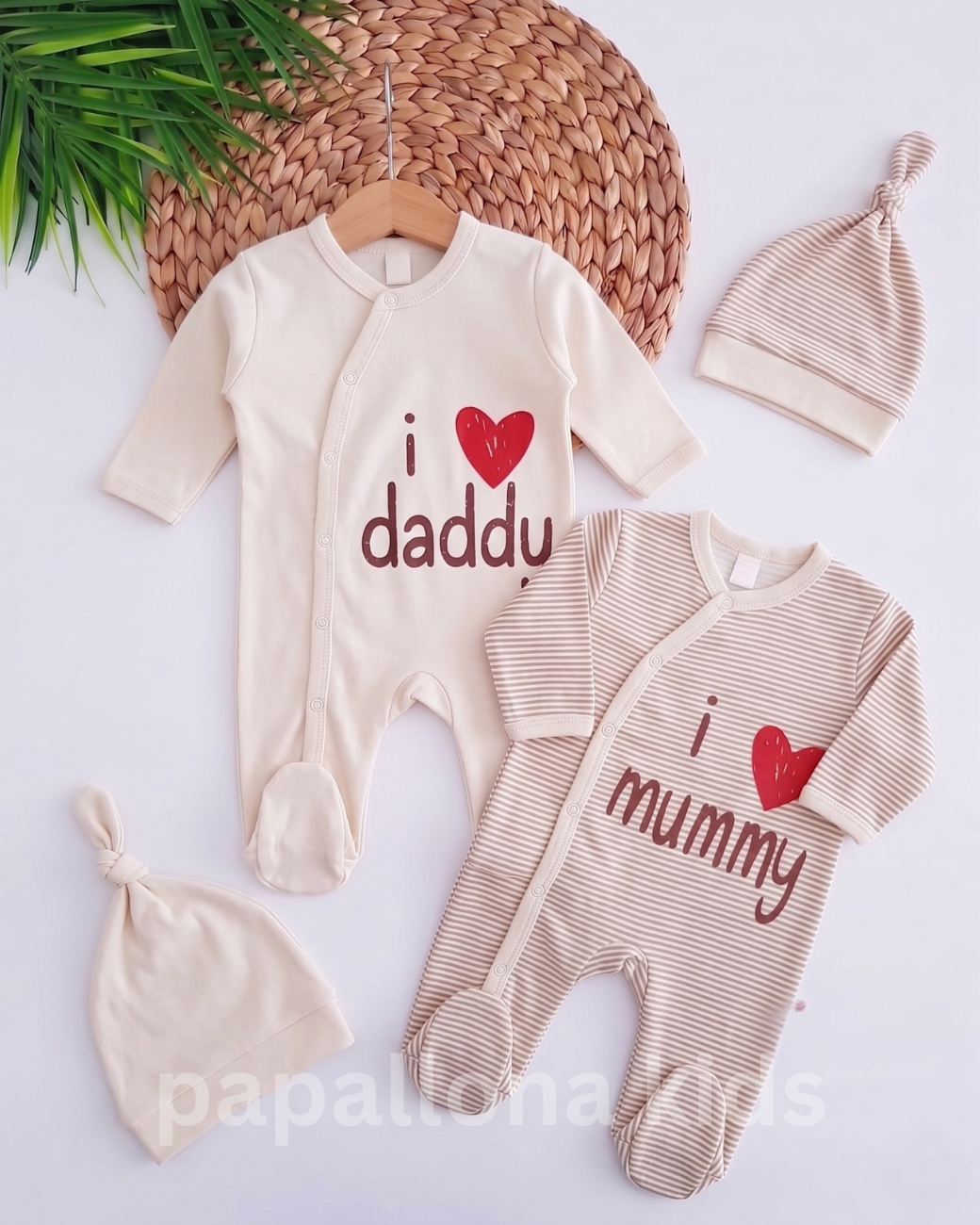 طقم مواليد قطني فاخر – تصميم Daddy & Mummy