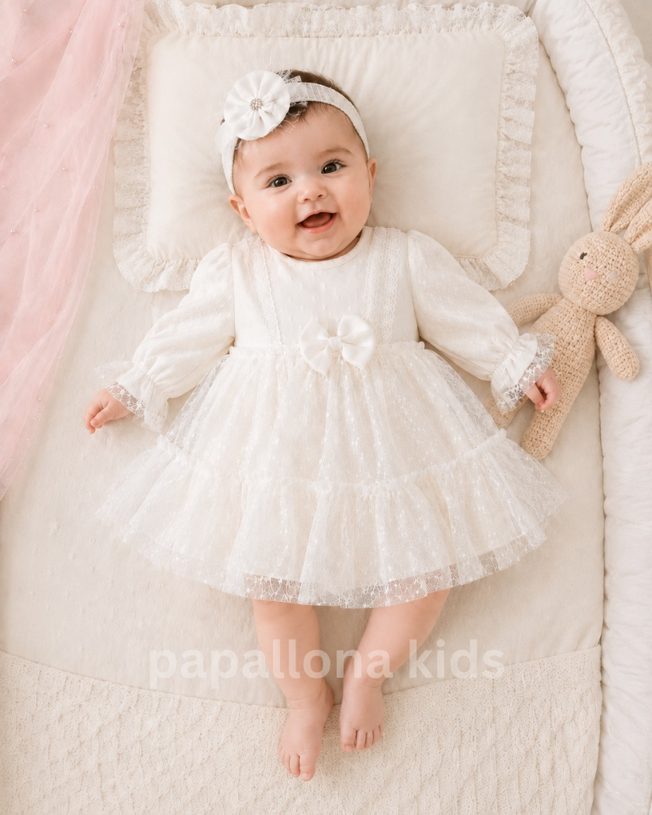 فستان مواليد بناتي فاخر بتفاصيل التول والدانتيل – تصميم أنيق للمناسبات 🎀✨