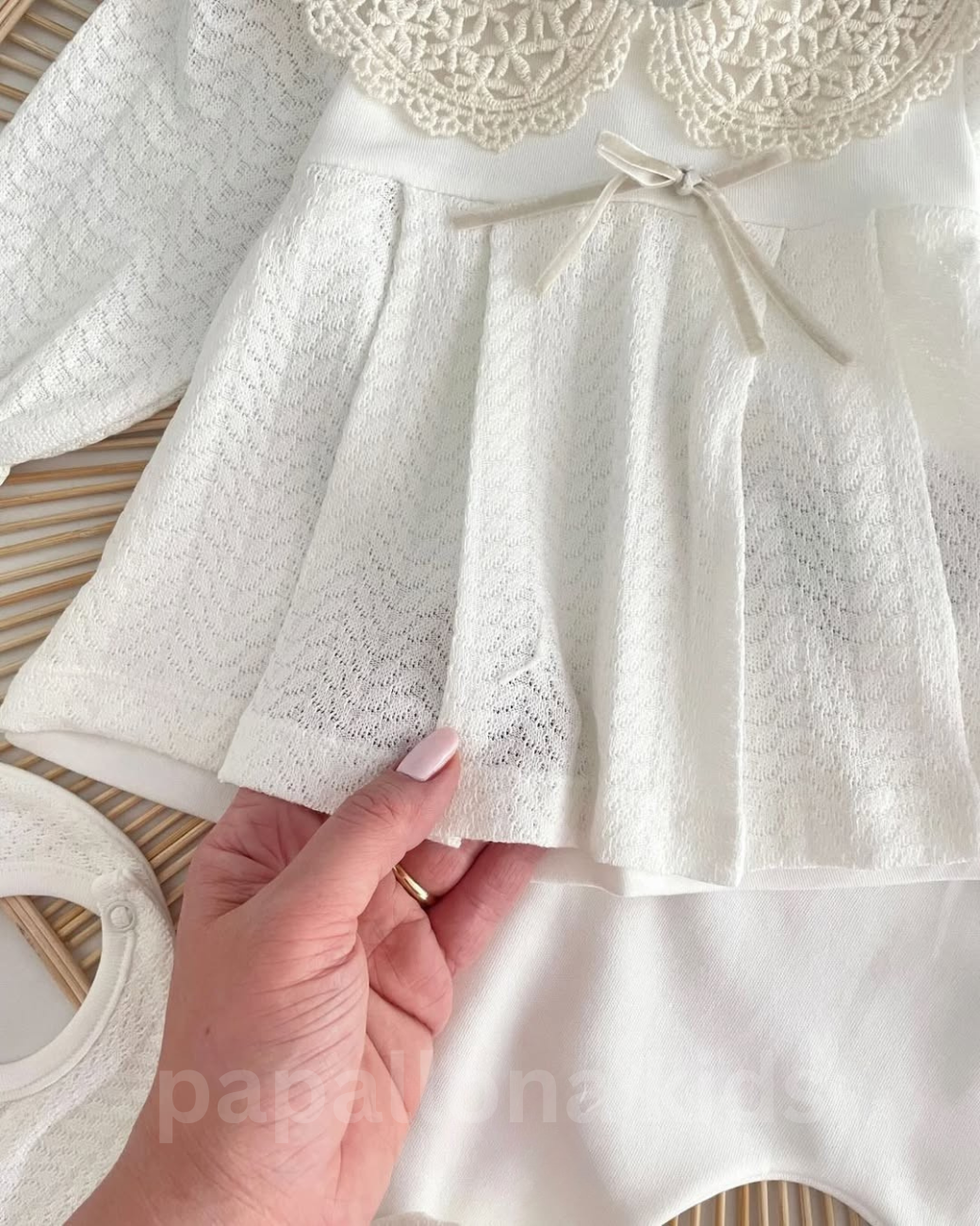 طقم بيبي بنات ناعم – بتصميم دانتيل فاخر (5 قطع)