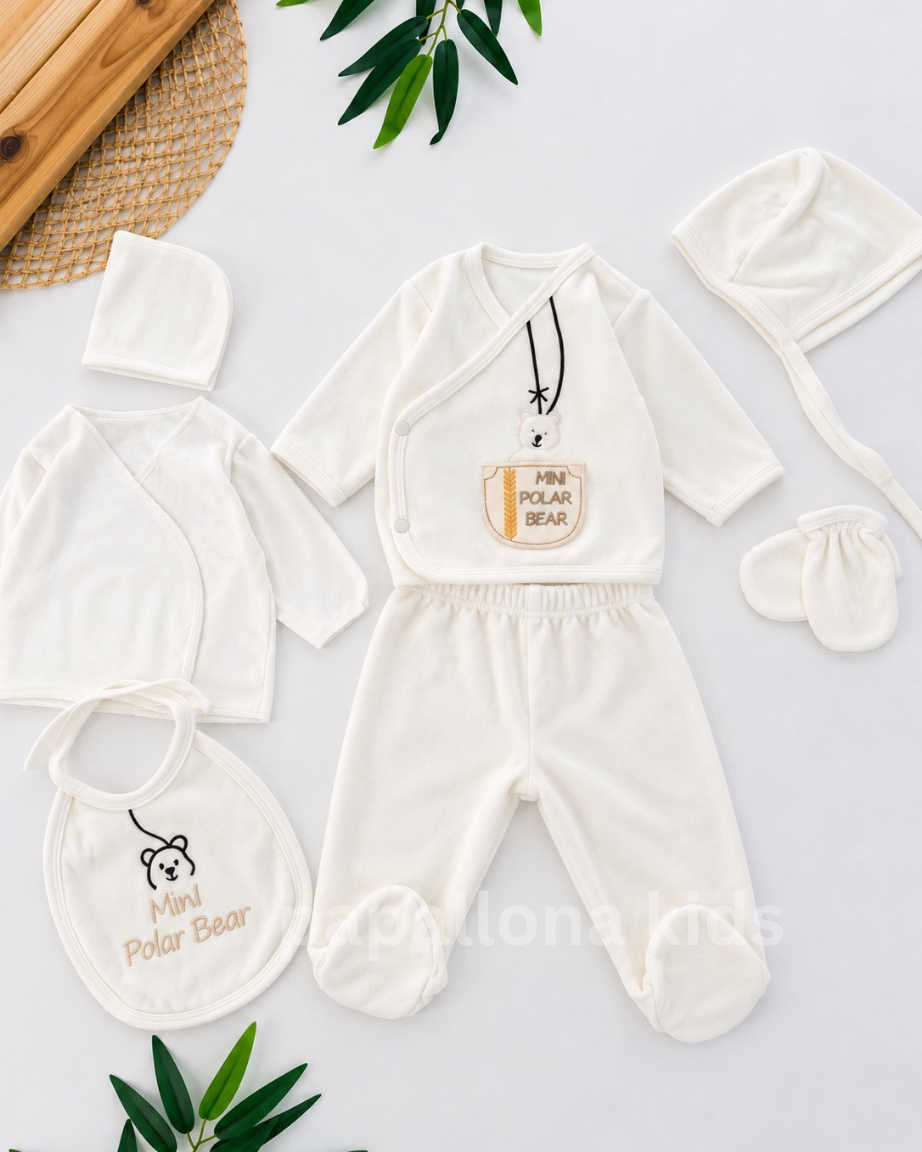 طقم مستشفى للمواليد 7 قطع – Velours ناعم بتصميم Mini Polar Bear 👶🤍🐻