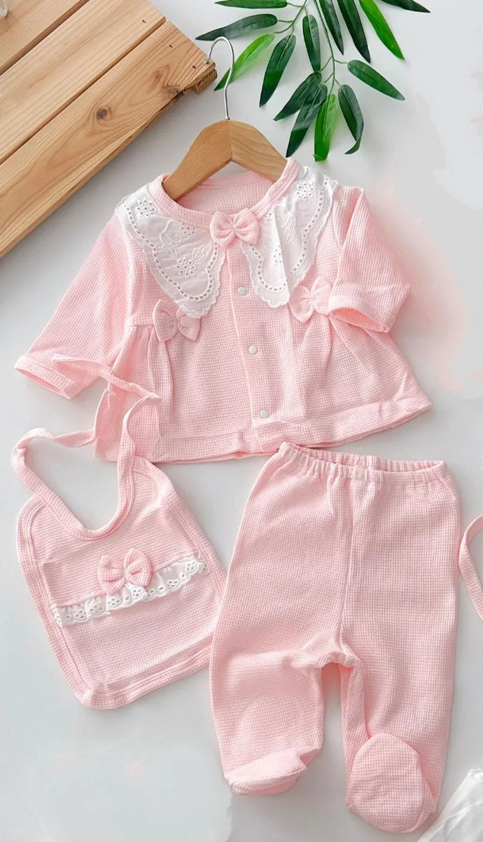 طقم بيبي بناتي 5 قطع باللون الوردي الفاتح مع قبعة دانتيل
